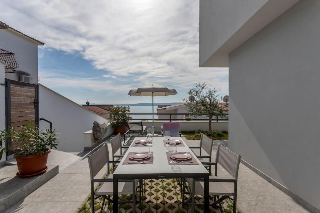 Holiday Home Lolina,Sea On A Palm! Heated Pool Трогір Екстер'єр фото